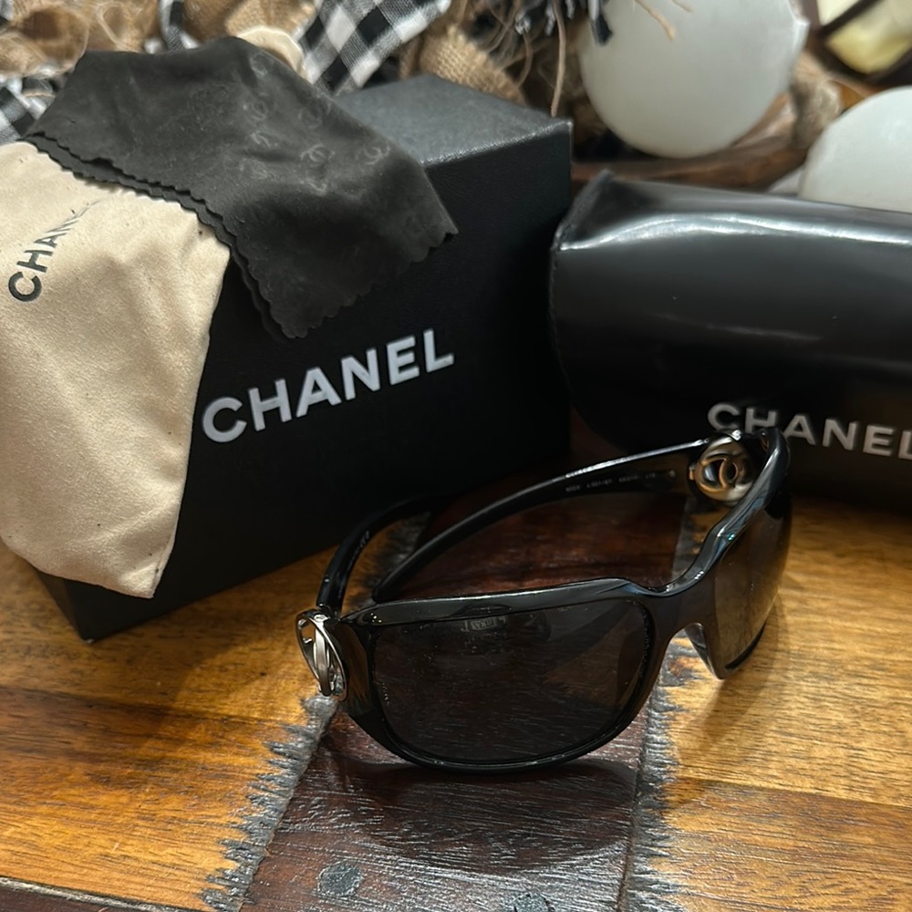 Chanel Black Sunglasses - Picture 1 of 7